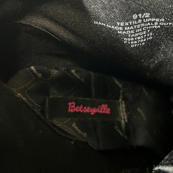 Betseyville Textured Faux Suede Ankle Booties Size 9.5 - Picture 12 of 14